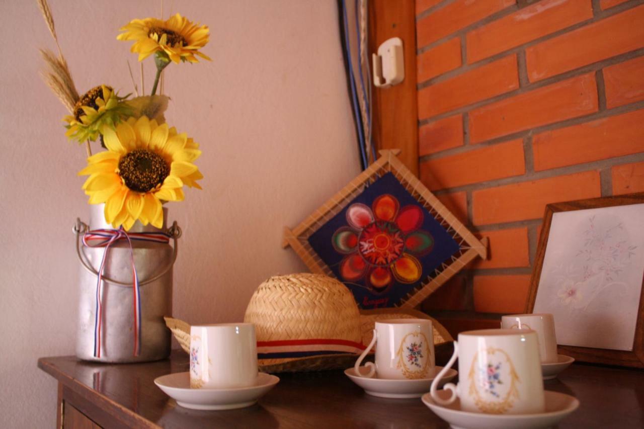 Hotel Golondrina Filadelfia Екстериор снимка